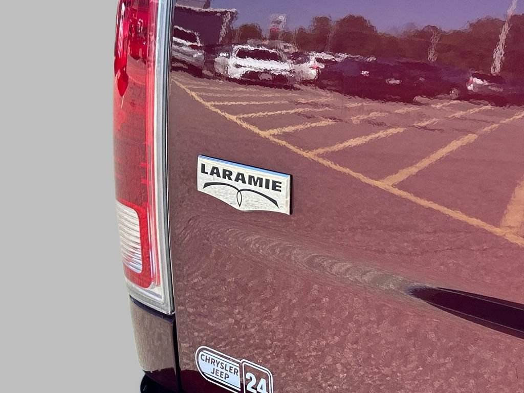 Used 2017 RAM 1500 Laramie AWD/4WD image 12