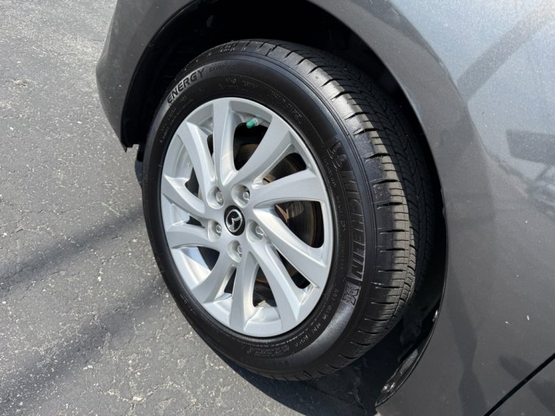 Used 2013 MAZDA MAZDA3 i Touring FWD image 13