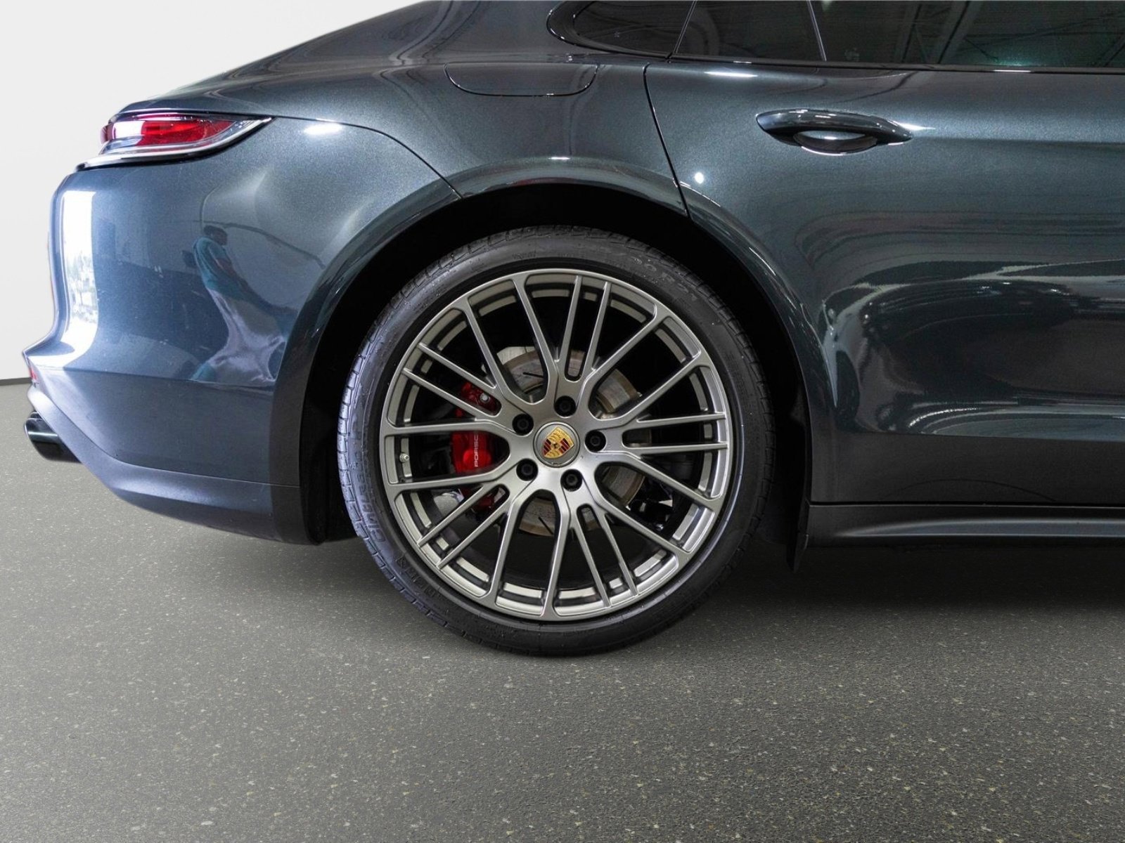 Used 2022 Porsche Panamera 4S image 14