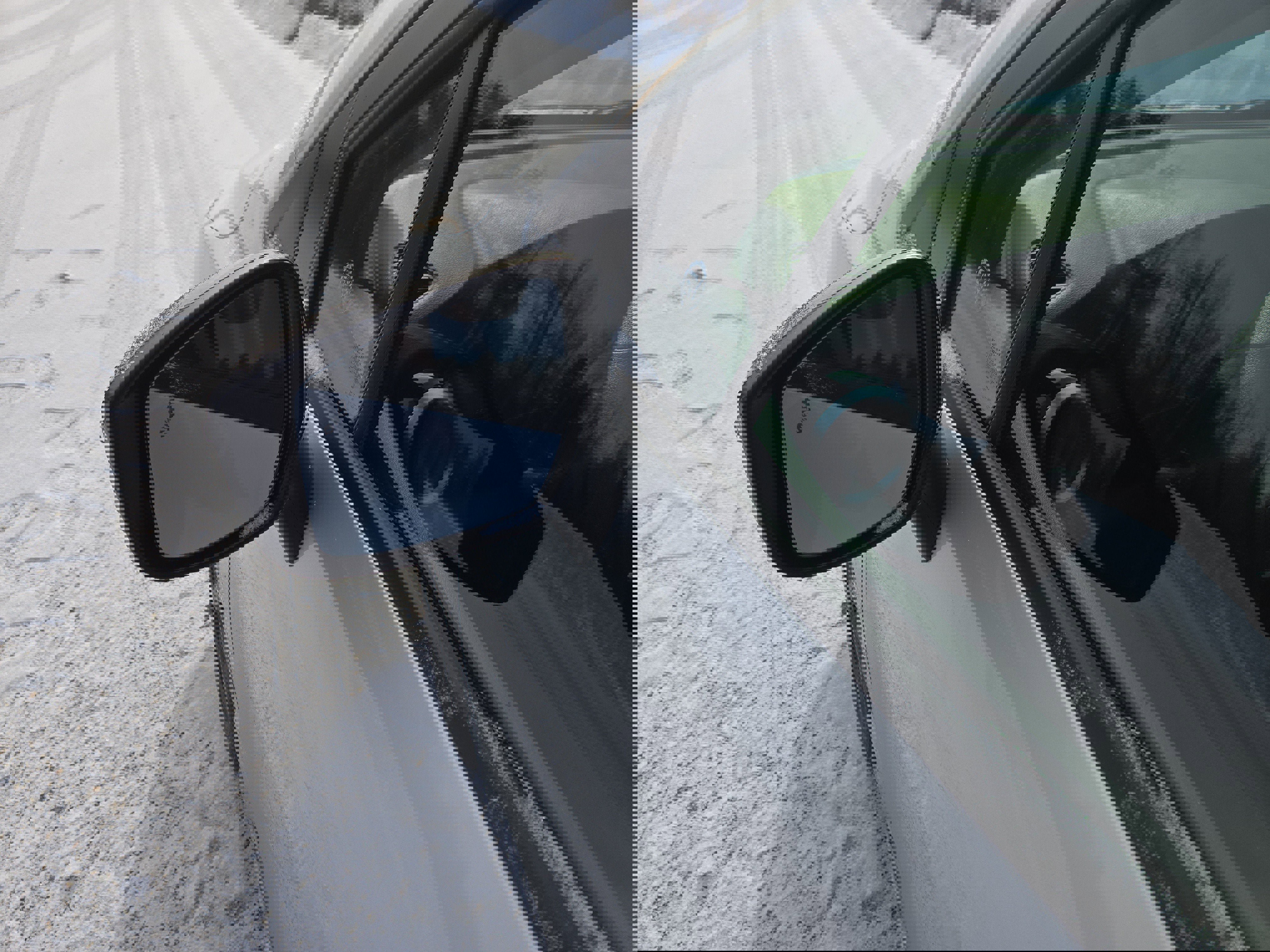 New 2025 Nissan Versa SR w/ Trunk Package image 13