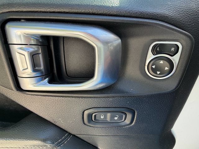 Used 2020 Jeep Gladiator Overland AWD/4WD image 16