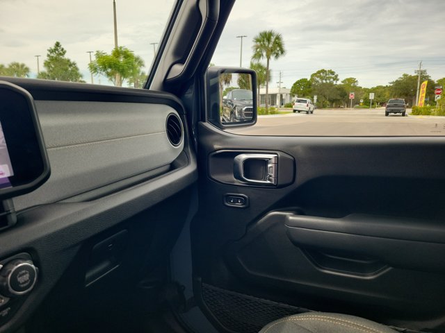 Used 2025 Jeep Wrangler Sport AWD/4WD image 27