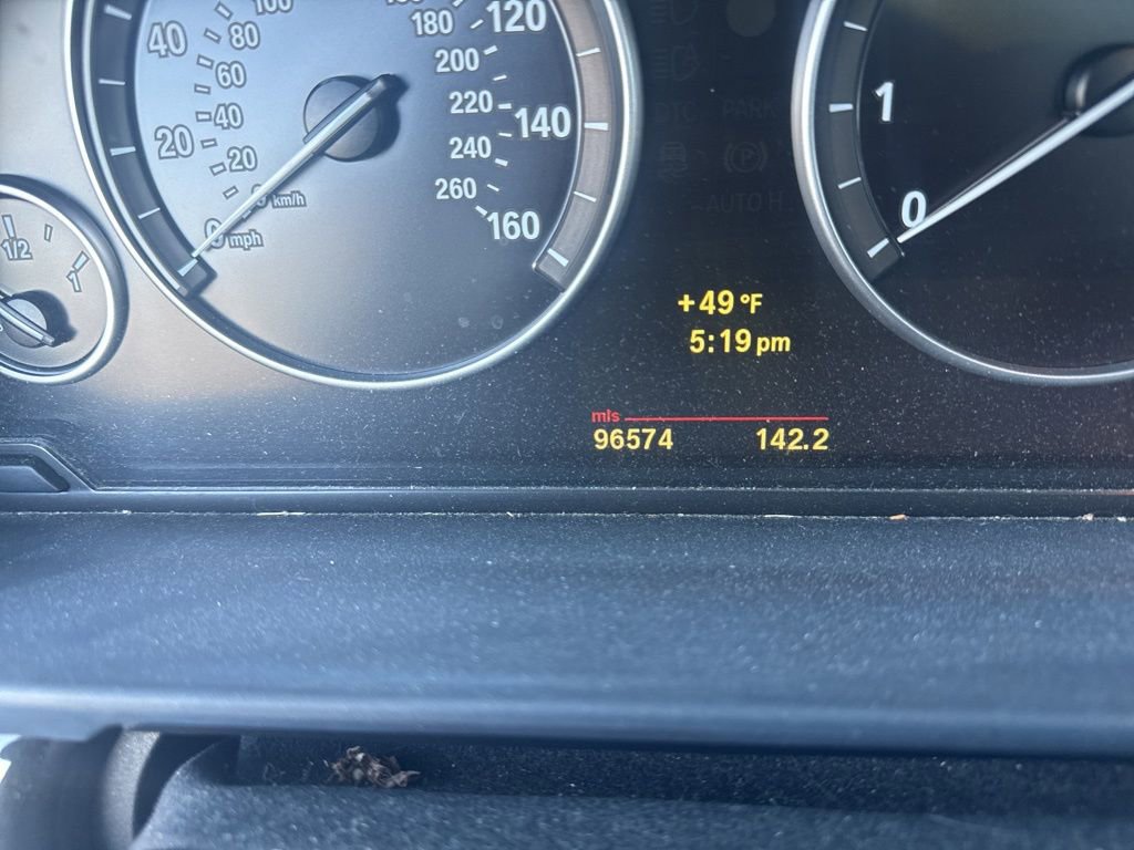 Used 2011 BMW 550i xDrive Sedan image 10