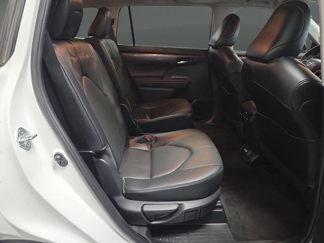Used 2023 Toyota Highlander L image 38