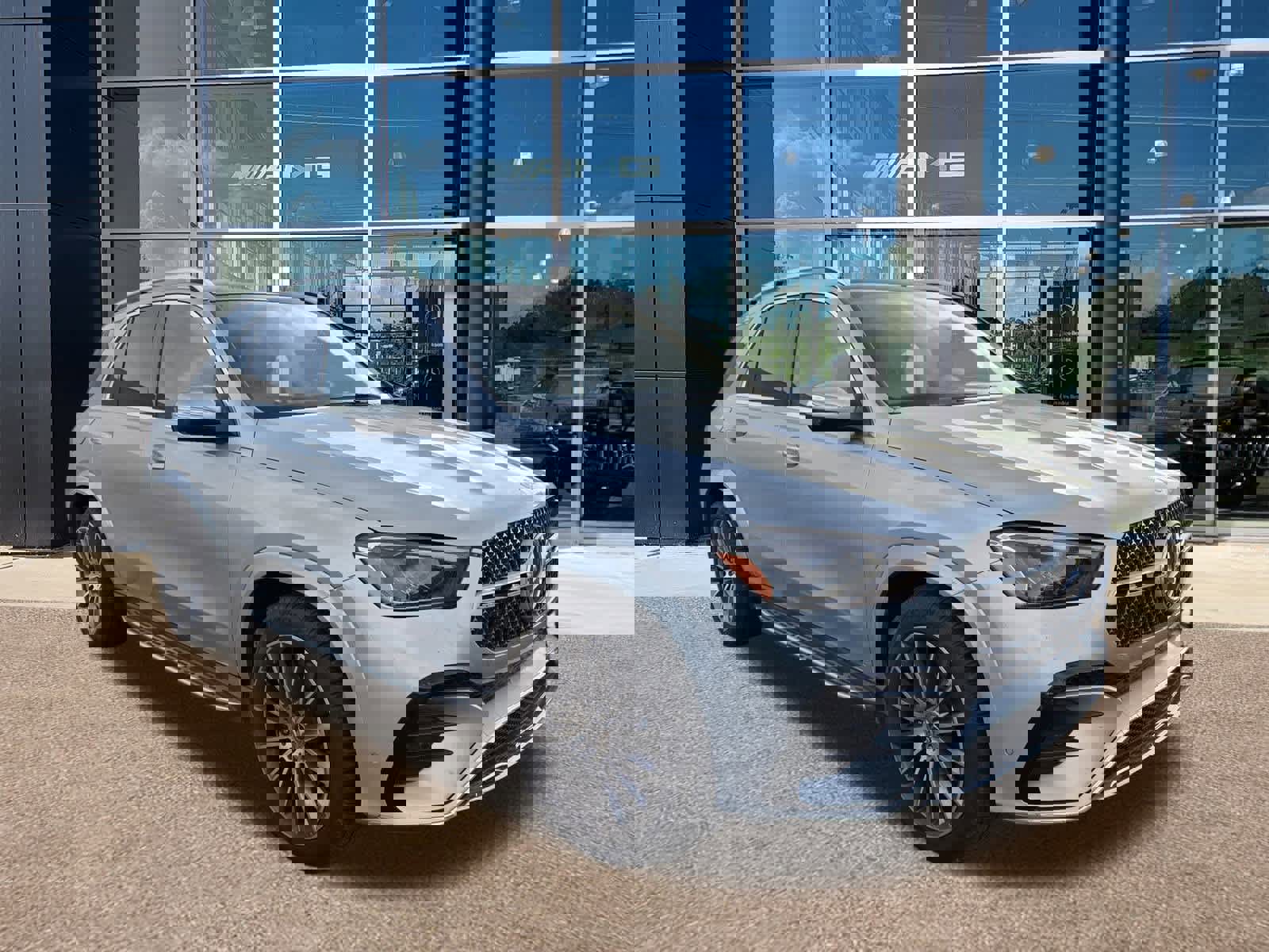 Used 2025 Mercedes-Benz GLE 350 4MATIC image 3