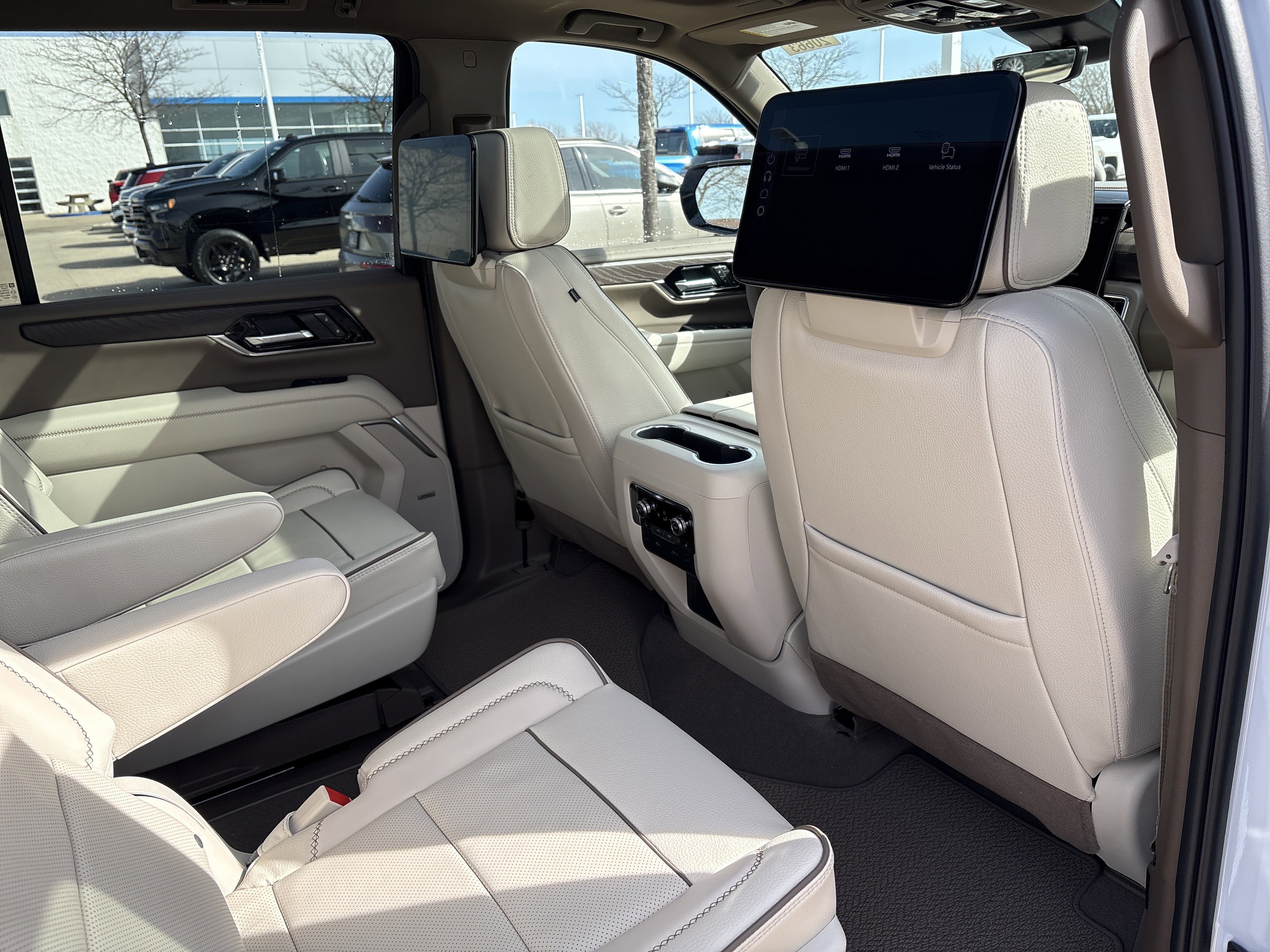 New 2026 GMC Yukon XL Denali w/ Denali Reserve Package image 16