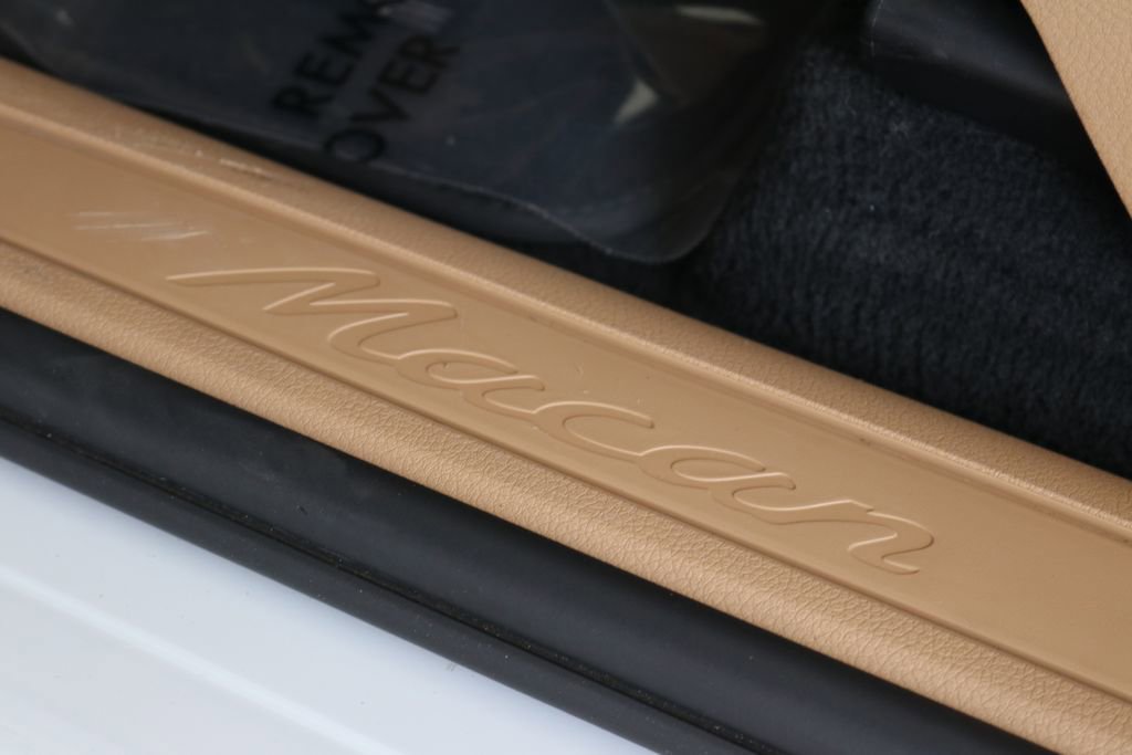 Used 2018 Porsche Macan Sport Edition image 15