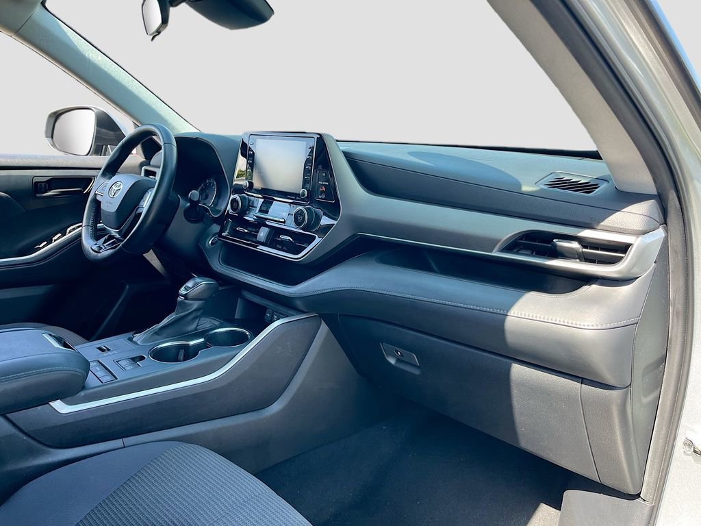 Used 2021 Toyota Highlander LE image 26