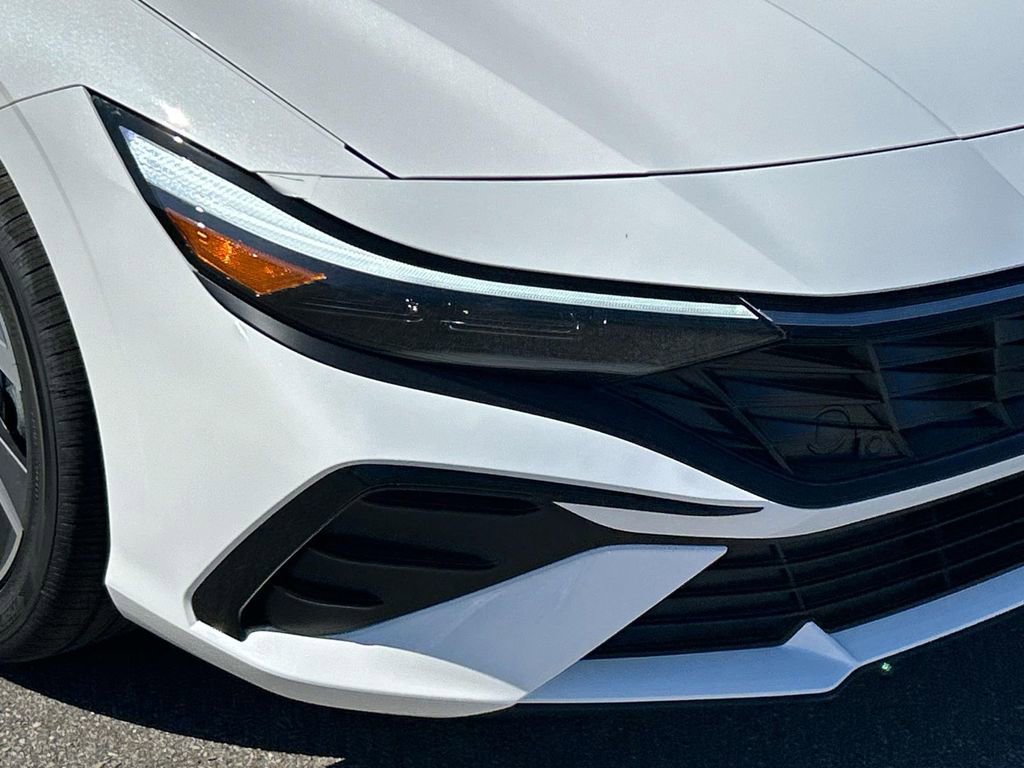 New 2026 Hyundai Elantra Limited image 9