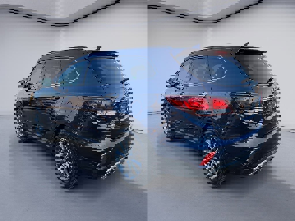 Used 2018 Hyundai Santa Fe SE image 3