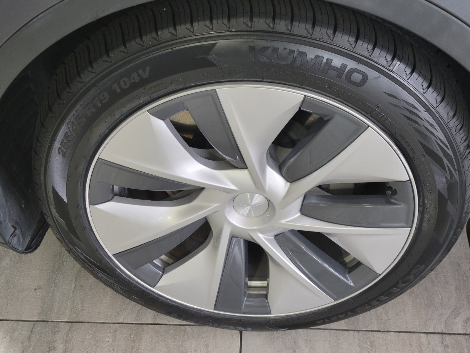 Used 2021 Tesla Model Y Long Range image 9