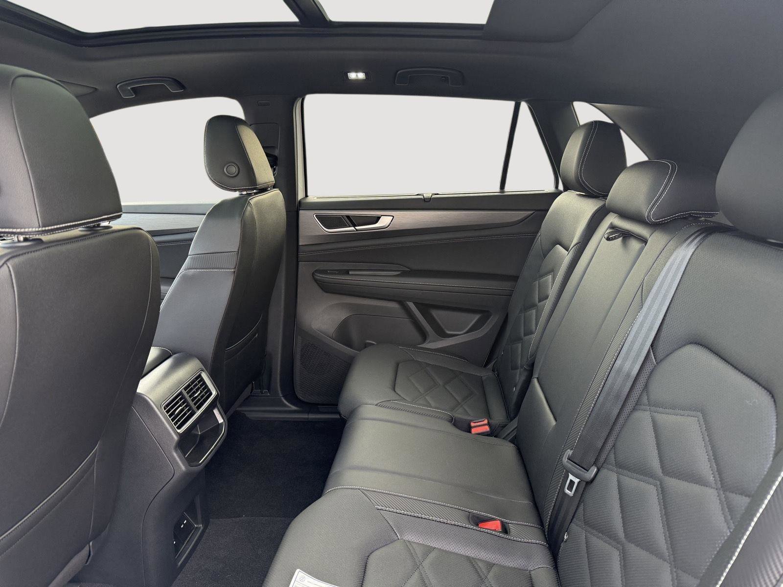 New 2026 Volkswagen Atlas Cross Sport SE image 10