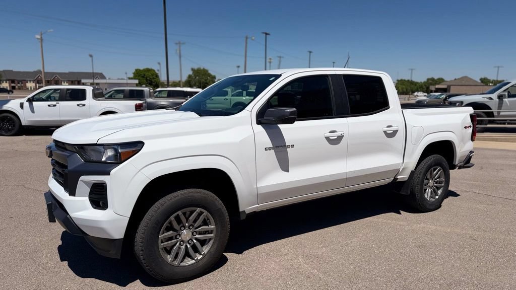 Used 2024 Chevrolet Colorado LT w/ LT Convenience Package AWD/4WD image 12