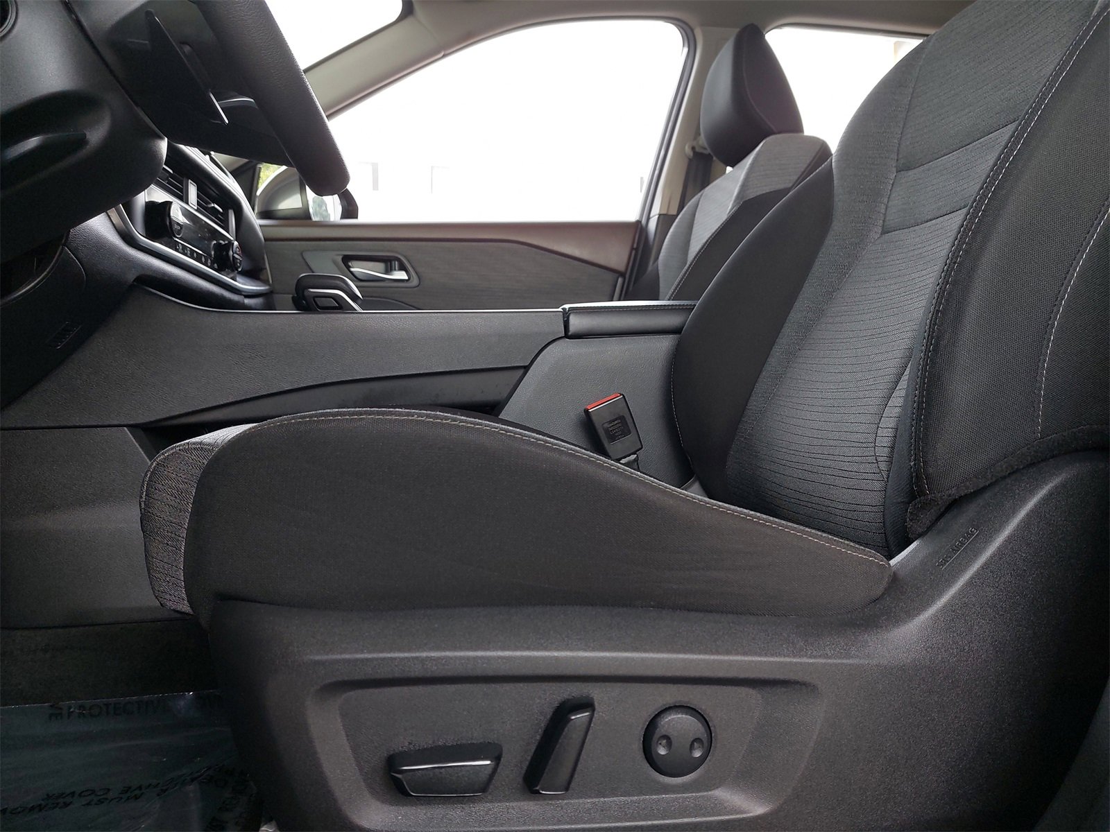 Used 2023 Nissan Rogue SV image 27