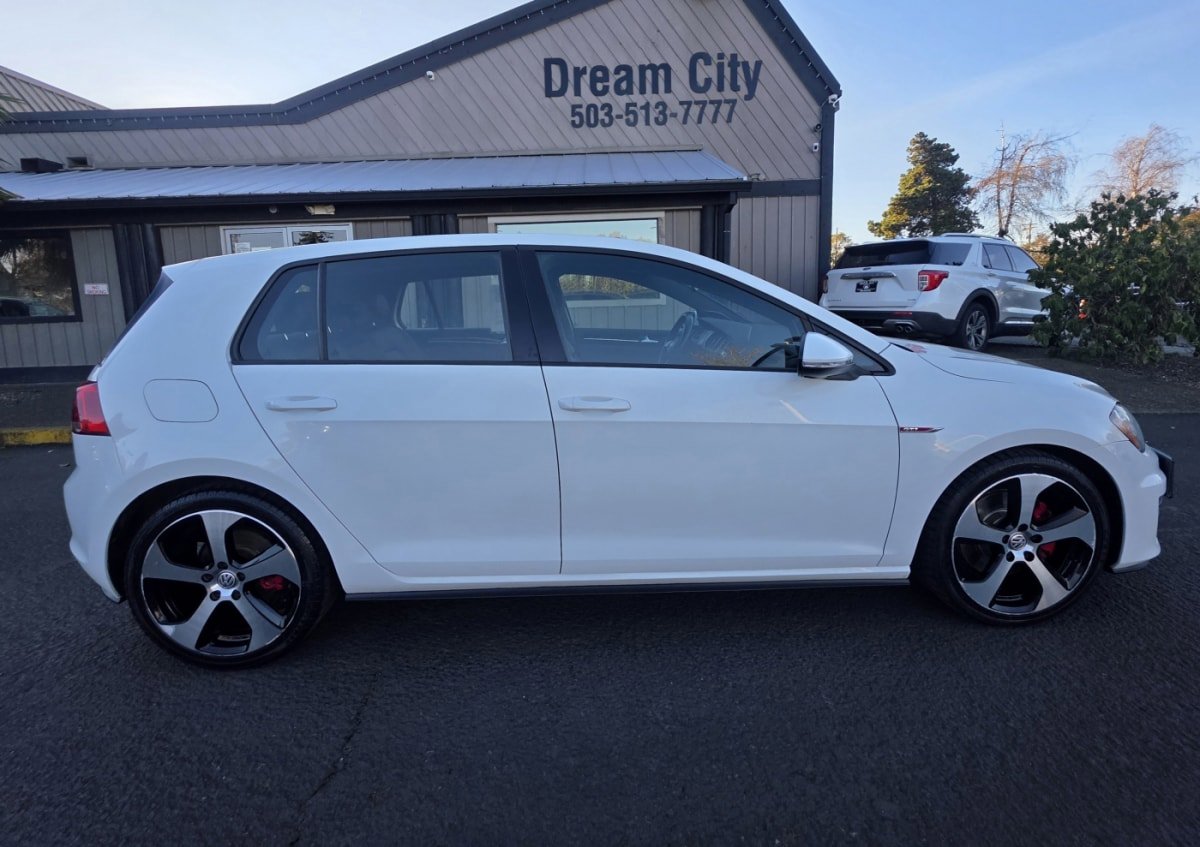 Used 2015 Volkswagen GTI SE FWD image 4