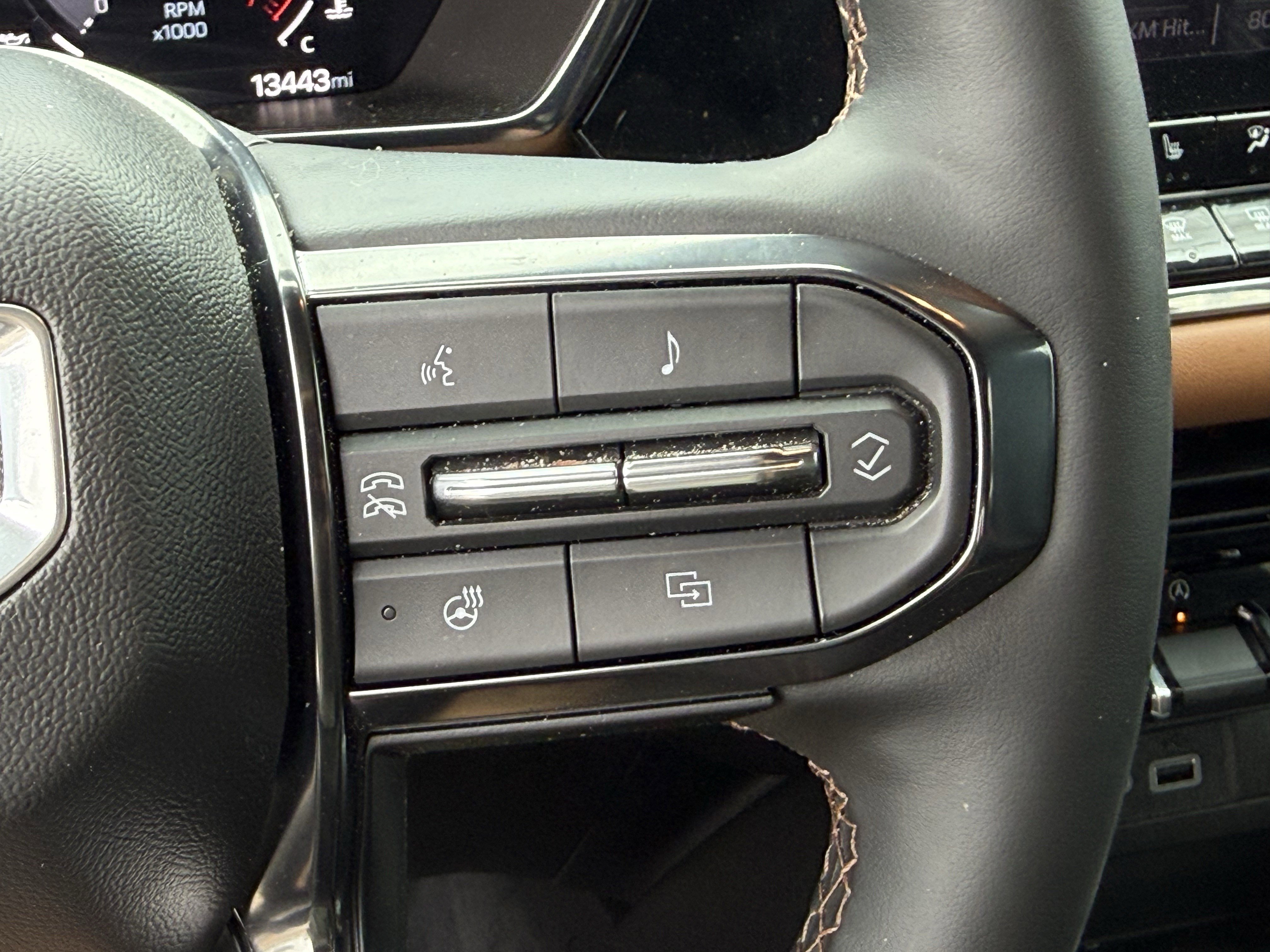 Used 2024 GMC Canyon AT4 w/ AT4 Premium Package image 14