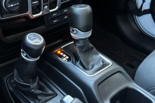 Used 2022 Jeep Wrangler Unlimited Sport AWD/4WD image 19