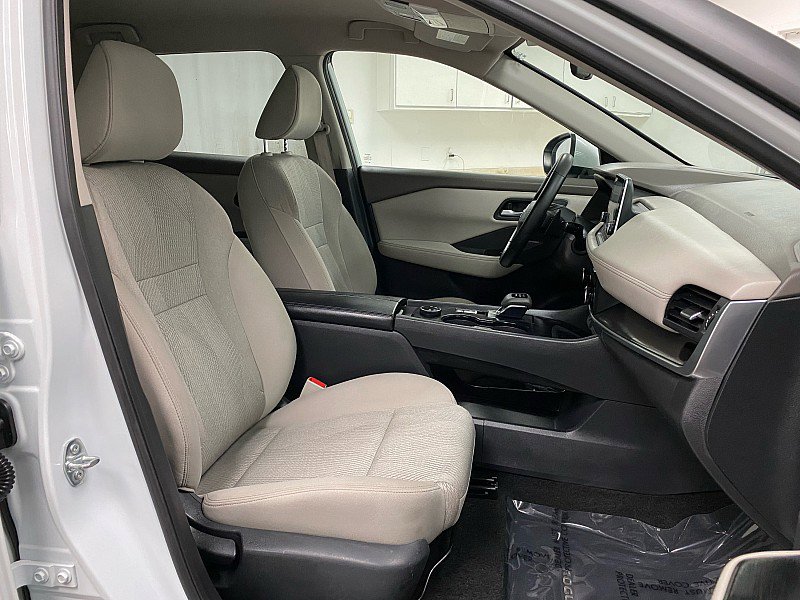 Used 2025 Nissan Rogue SV image 14