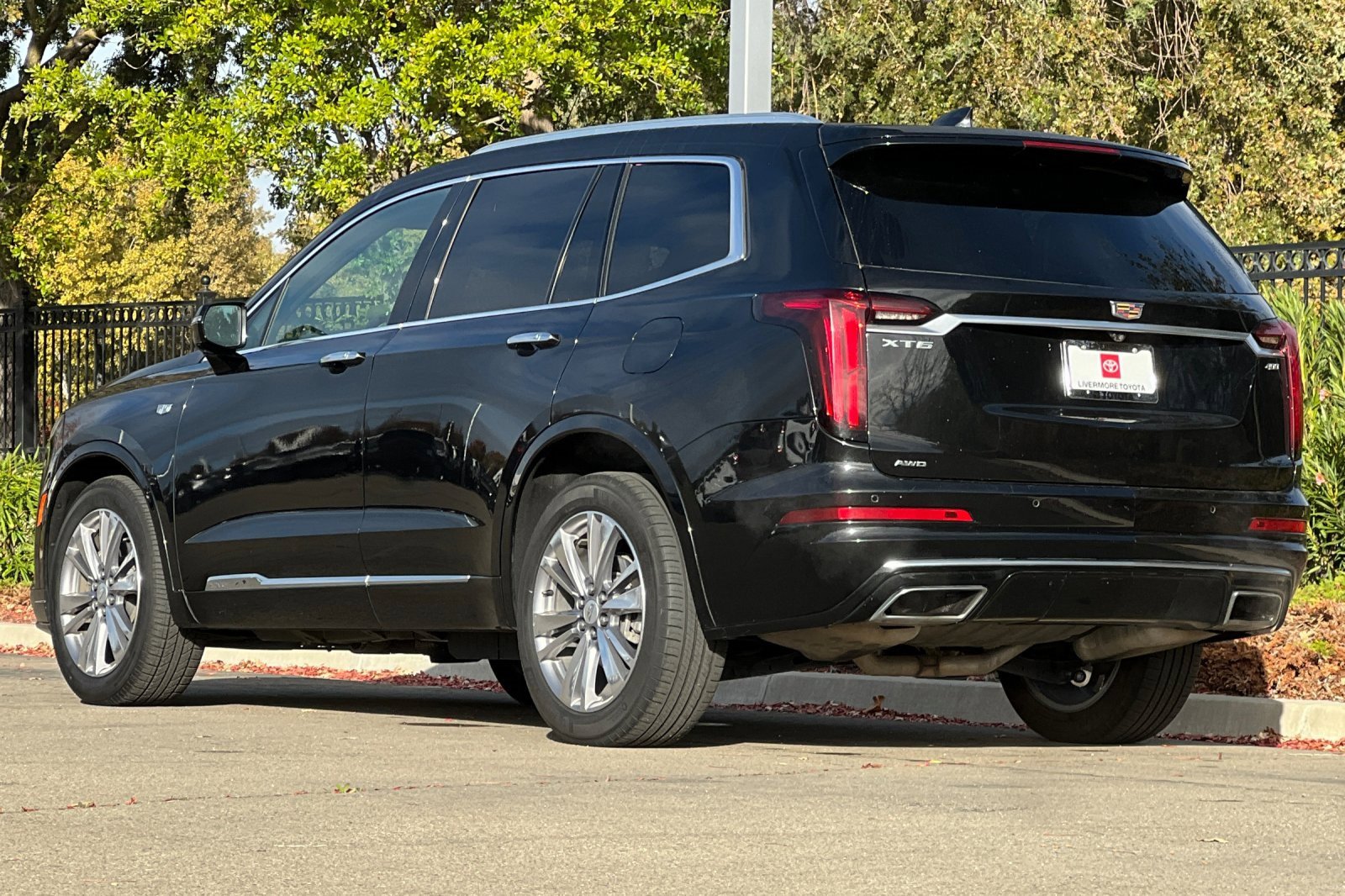 Used 2023 Cadillac XT6 Premium Luxury image 6