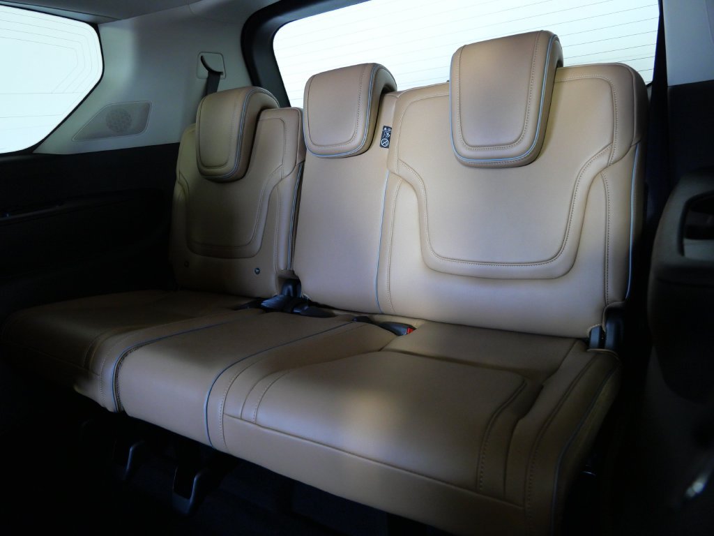 New 2027 INFINITI QX80 Luxe w/ Cargo Package AWD/4WD image 16