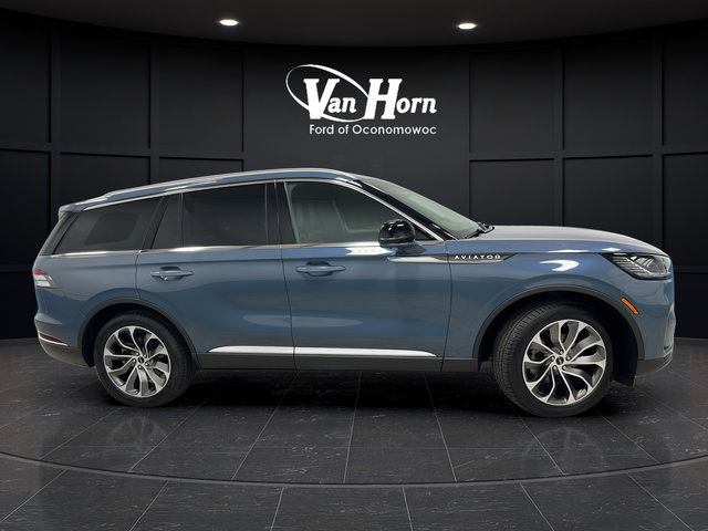 Used 2025 Lincoln Aviator Reserve AWD/4WD image 8