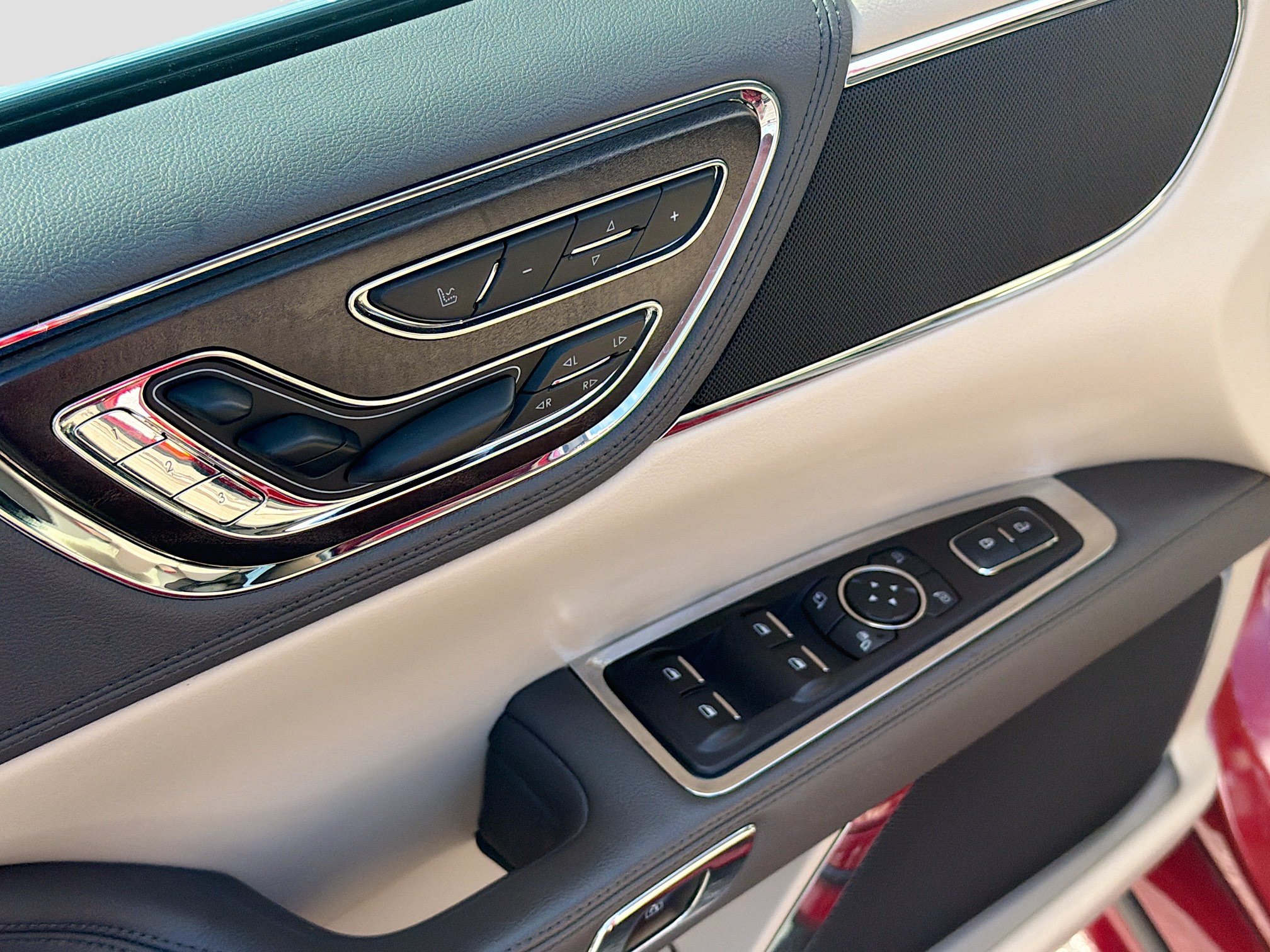 Used 2019 Lincoln Continental Select FWD image 18