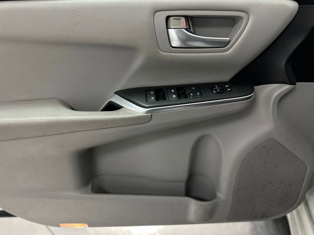 Used 2016 Toyota Camry SE image 13