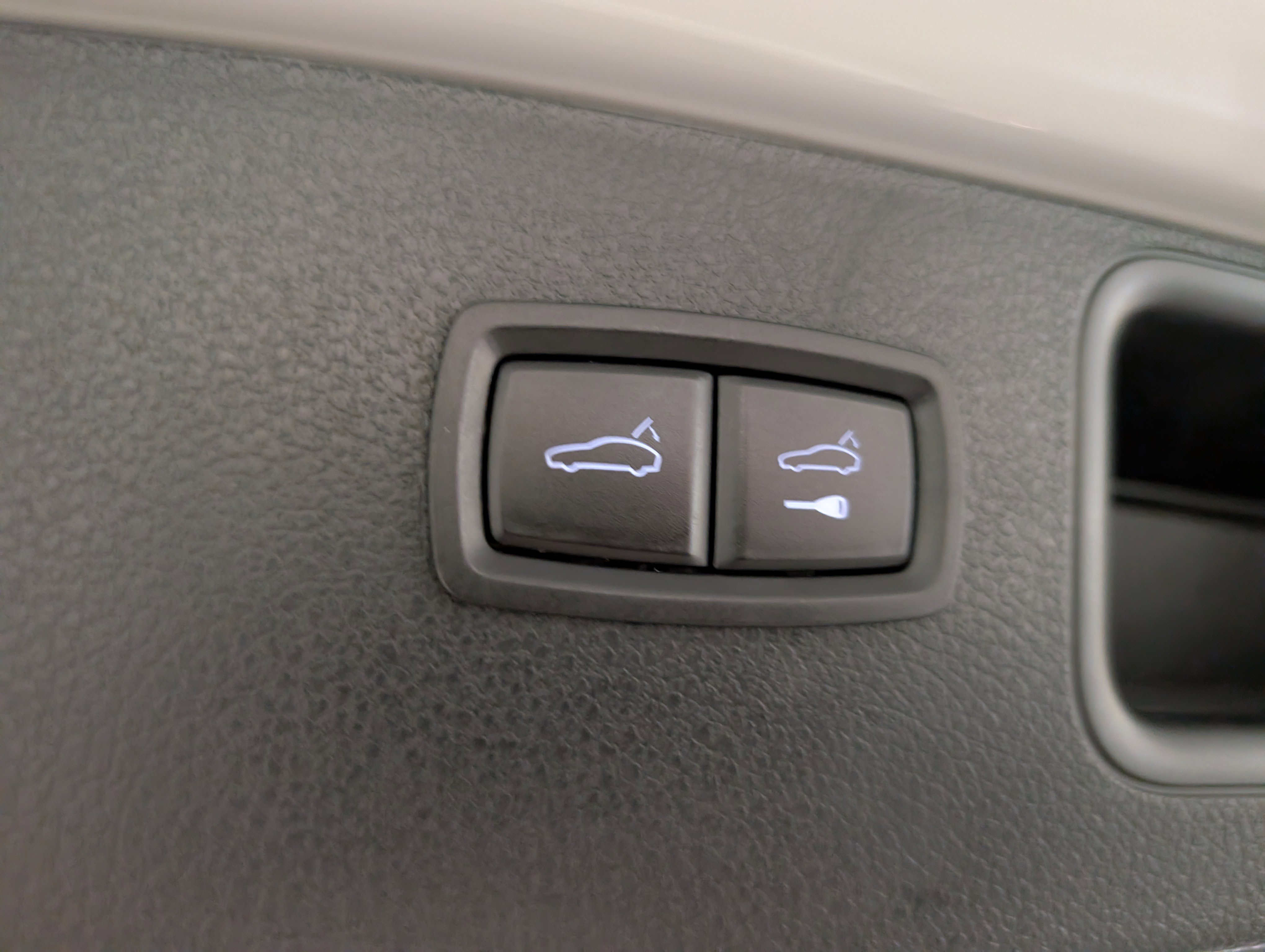 Certified 2022 Porsche Macan image 24