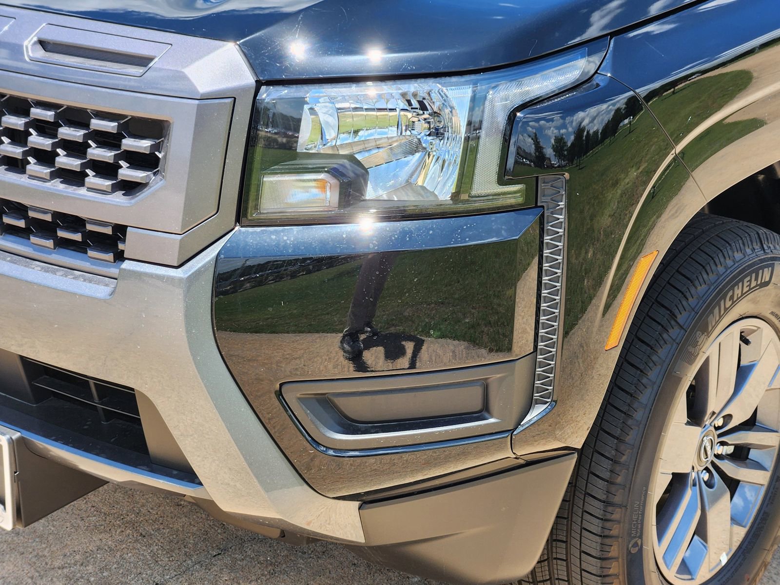 New 2025 Nissan Frontier SV image 8