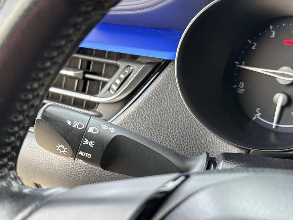 Used 2020 Toyota C-HR XLE image 41