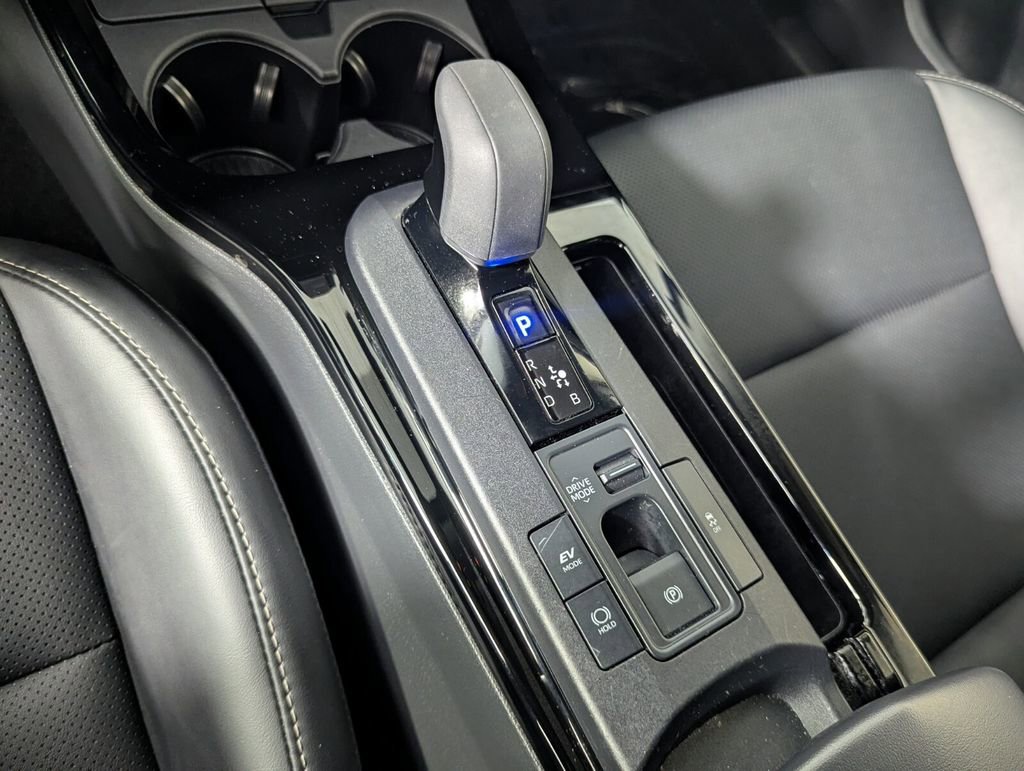Used 2025 Toyota Prius XLE FWD image 25