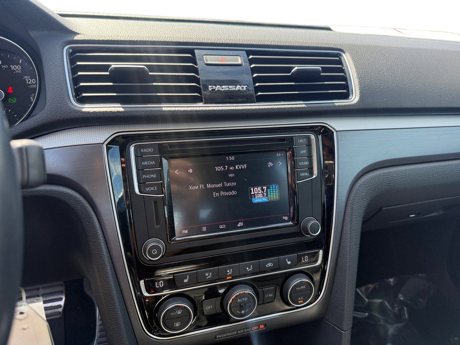 Used 2018 Volkswagen Passat 2.0T R-Line image 12