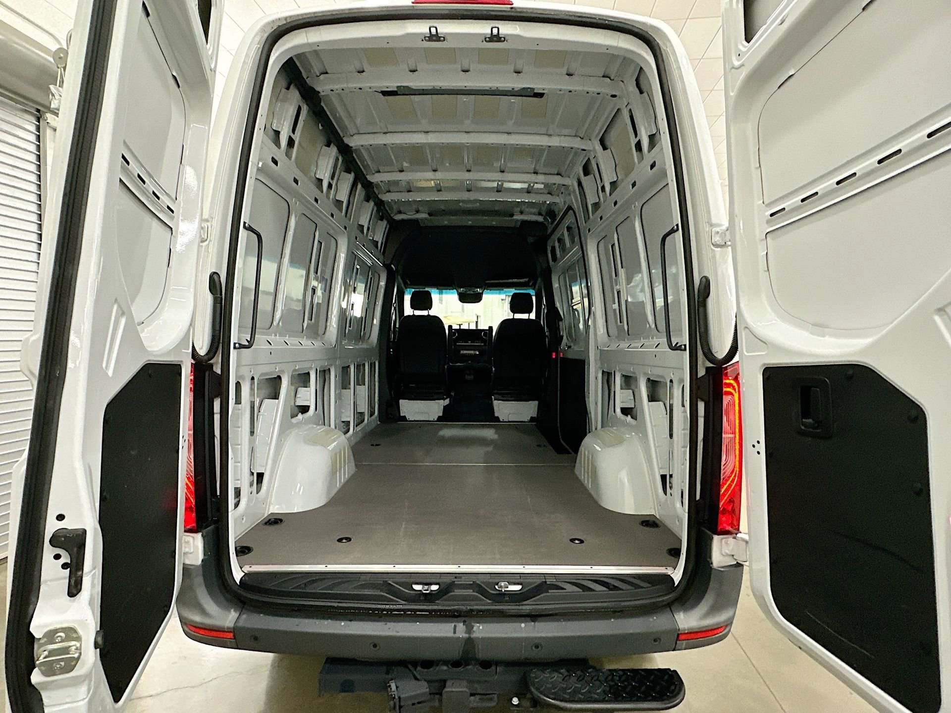 Used 2023 Mercedes-Benz Sprinter 144 Cargo image 25