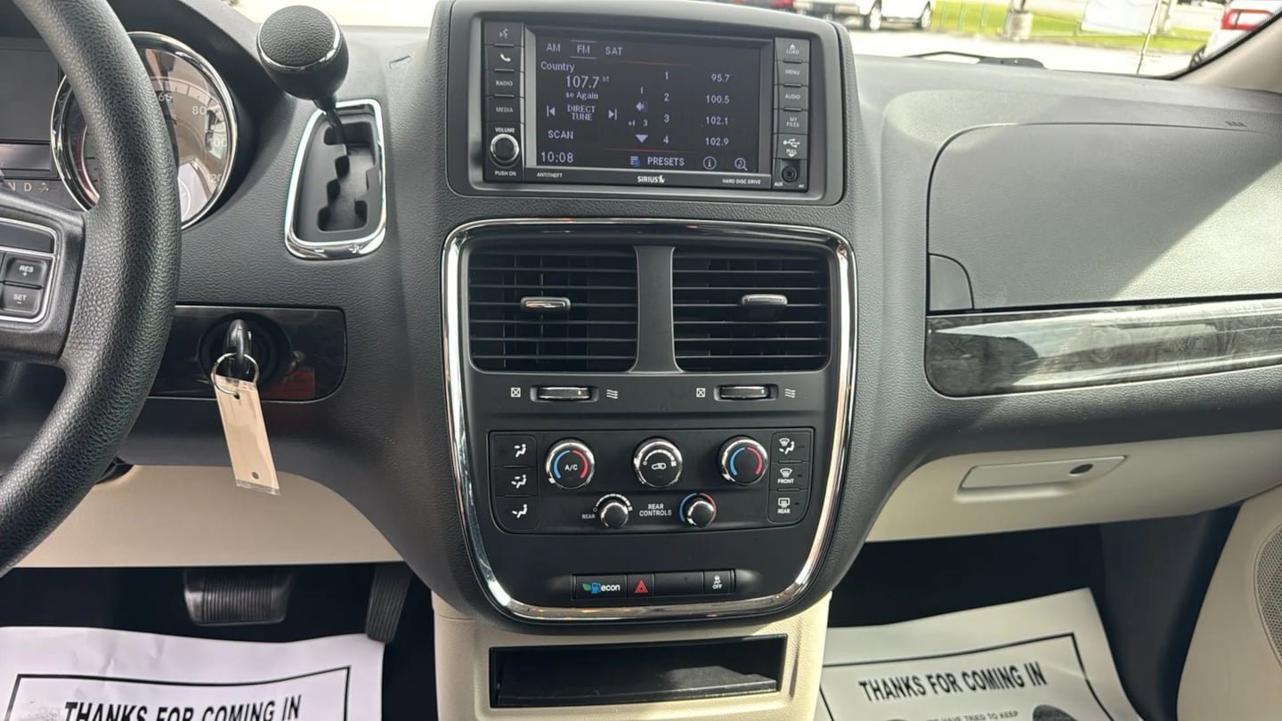 Used 2019 Dodge Grand Caravan SE w/ UConnect Hands-Free Group FWD image 16
