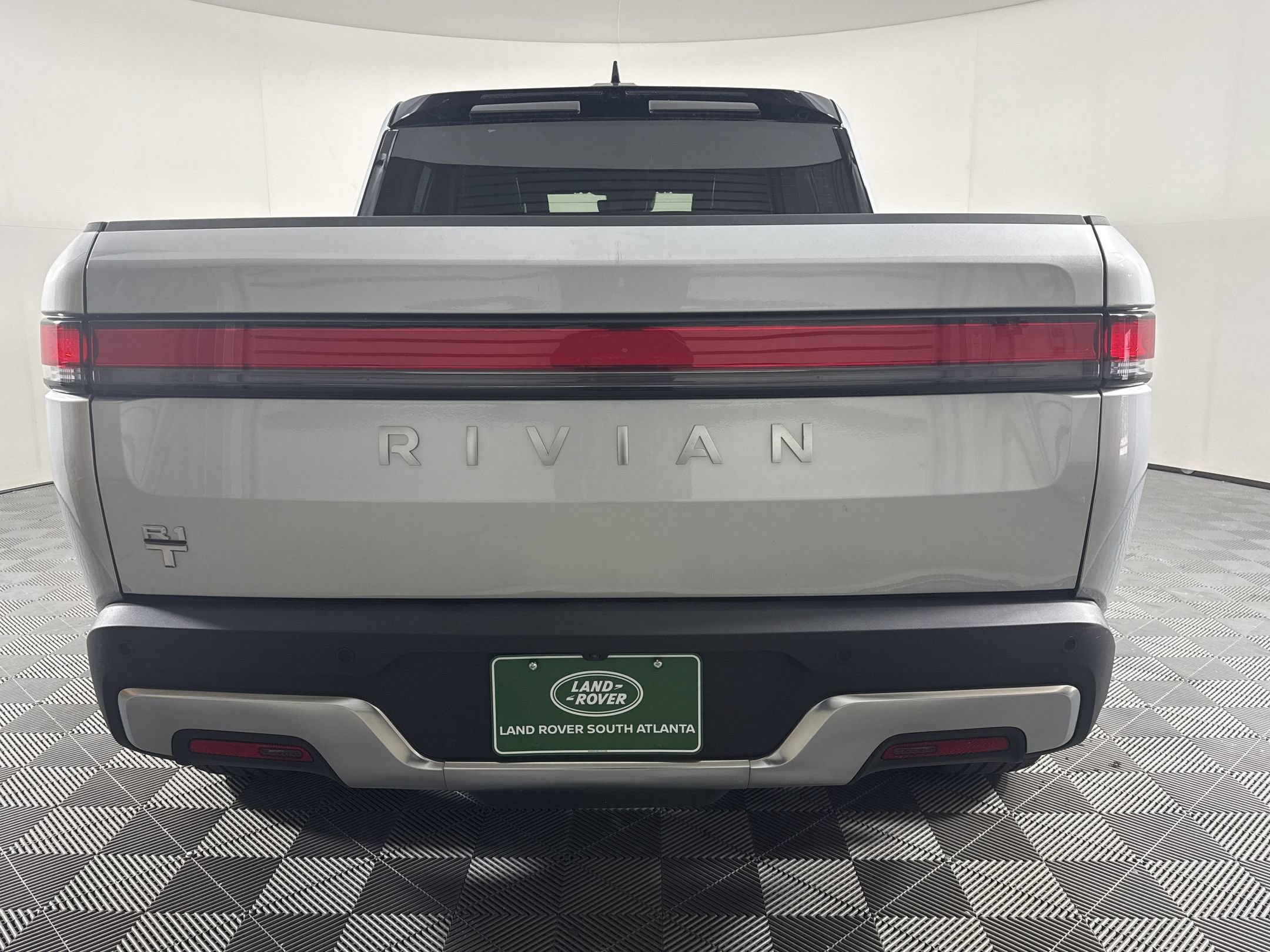 Used 2023 Rivian R1T Adventure AWD/4WD image 10