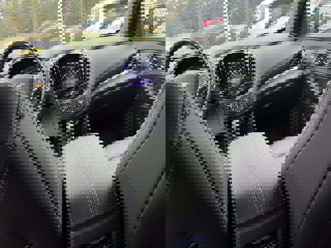 Used 2023 Chevrolet Traverse LT image 31