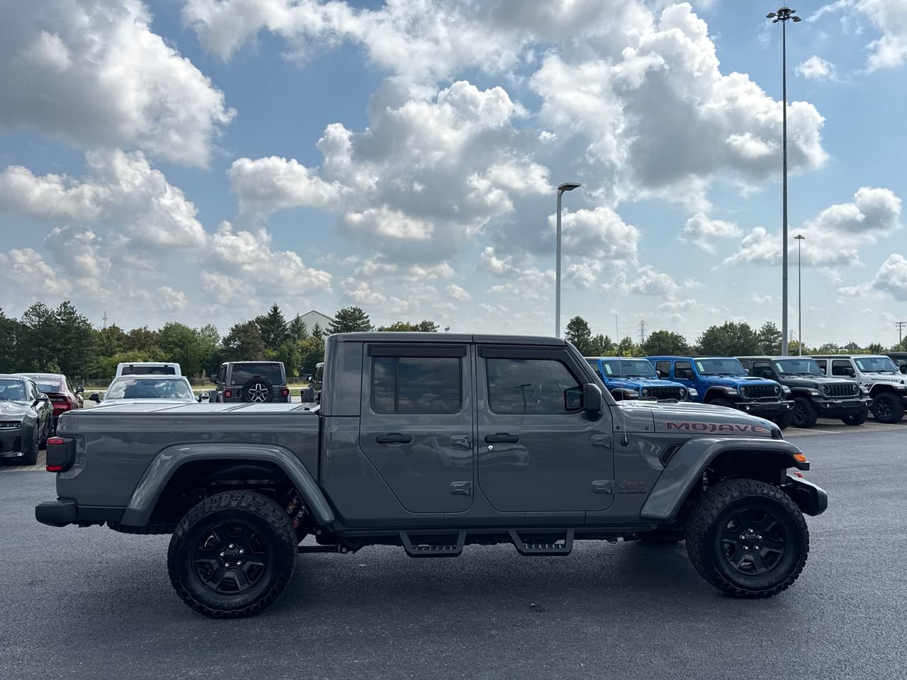 Used 2021 Jeep Gladiator Mojave AWD/4WD image 2