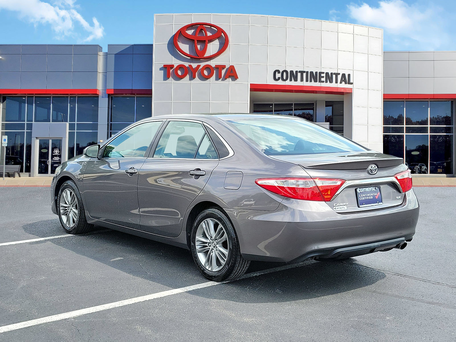 Used 2016 Toyota Camry SE FWD image 4