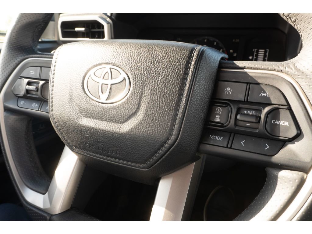 Used 2025 Toyota 4Runner SR5 AWD/4WD image 28