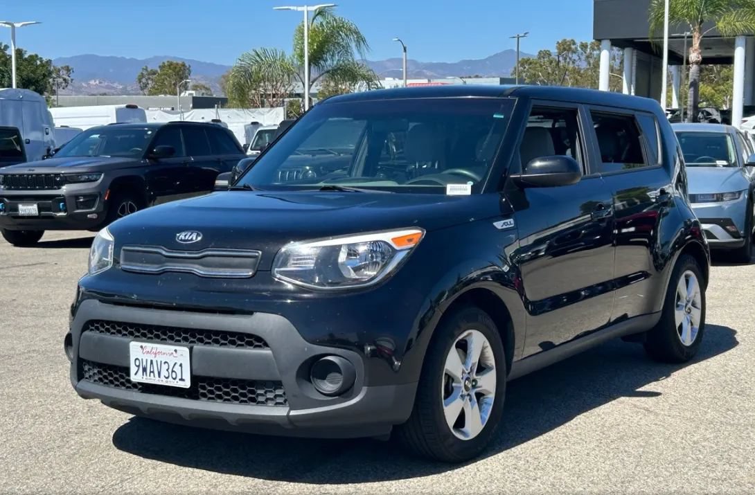 Used 2018 Kia Soul FWD image 1