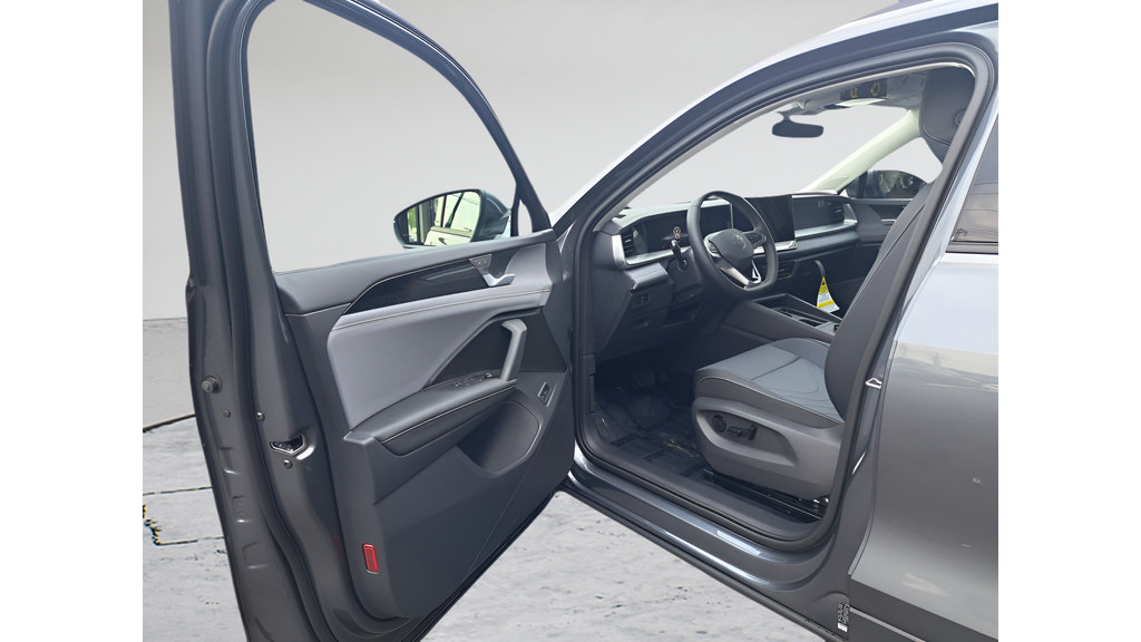 New 2025 Volkswagen Tiguan SE FWD image 7