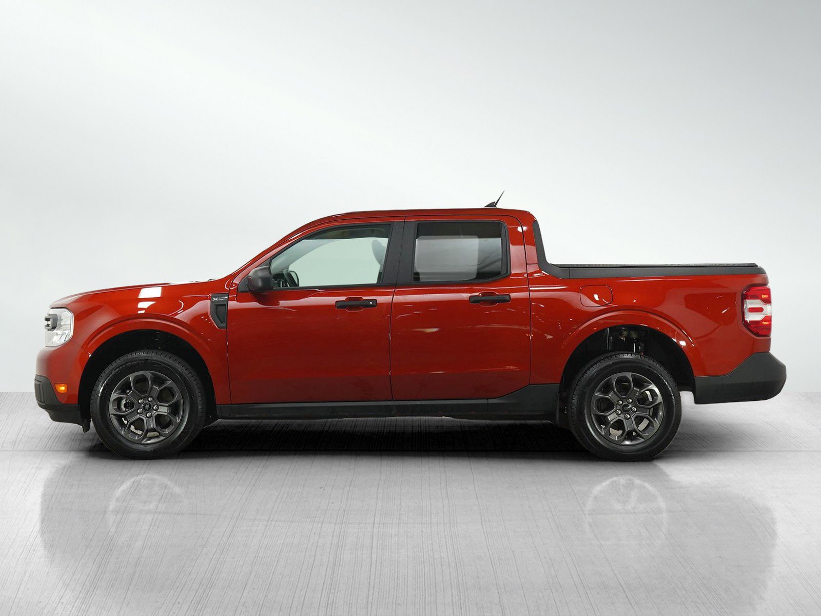 Used 2024 Ford Maverick XLT FWD image 2
