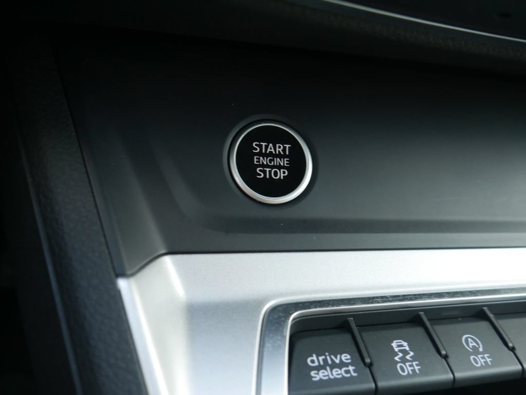 Used 2025 Audi Q3 2.0T Premium w/ Convenience Package AWD/4WD image 39