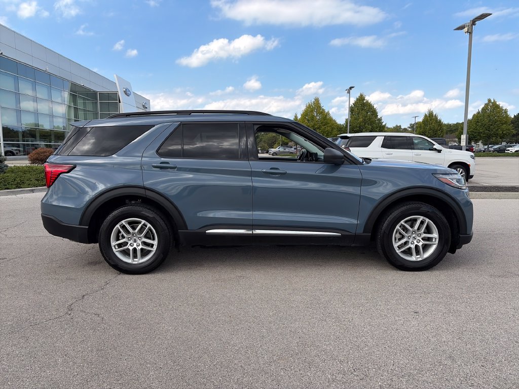 Used 2025 Ford Explorer Active AWD/4WD image 8