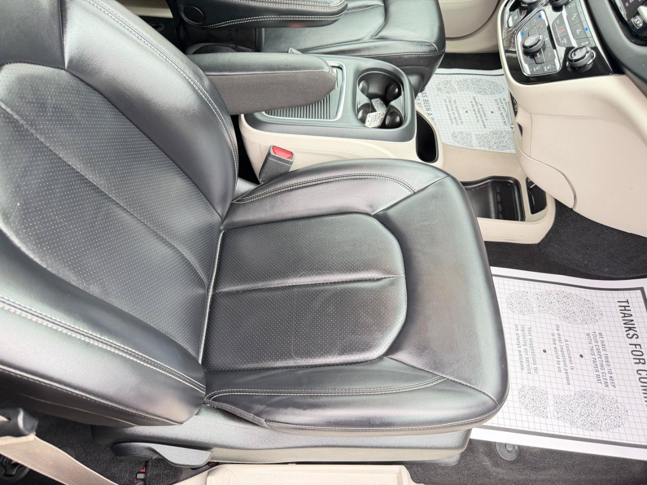 Used 2023 Chrysler Pacifica Touring-L FWD image 53