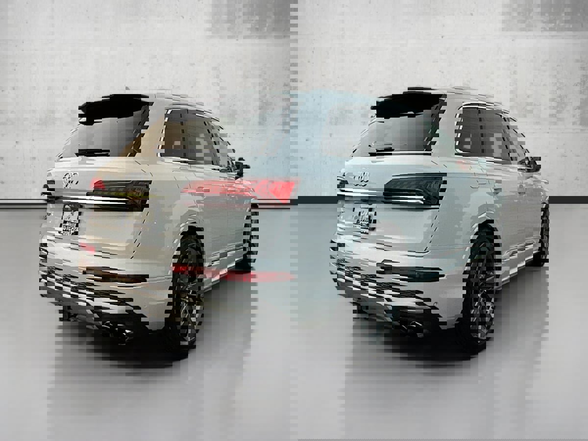 Used 2023 Audi SQ7 Premium Plus w/ Towing Package image 7