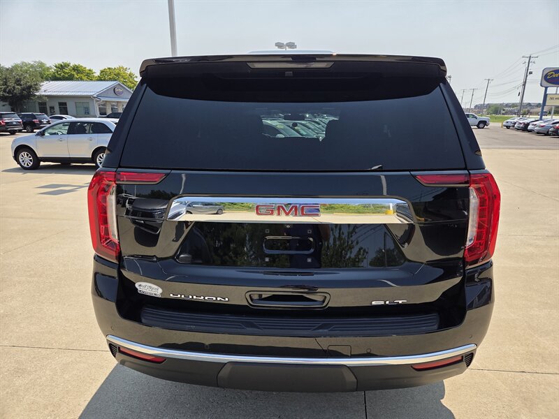 Used 2022 GMC Yukon SLT w/ SLT Premium Package AWD/4WD image 4