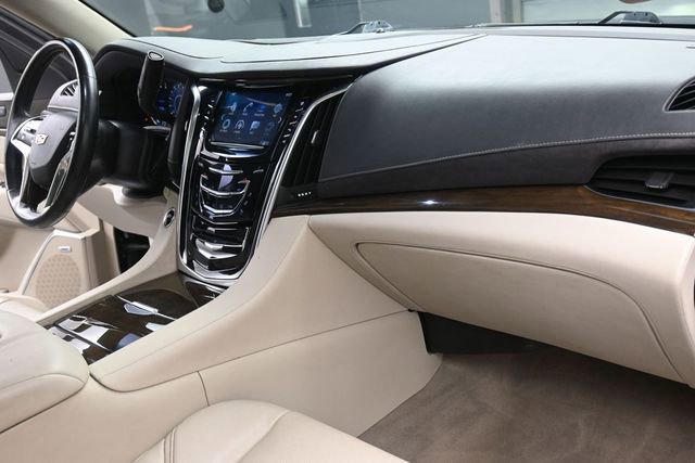 Used 2020 Cadillac Escalade Luxury AWD/4WD image 30