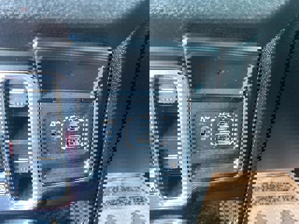 Used 2024 Jeep Gladiator Sport image 13