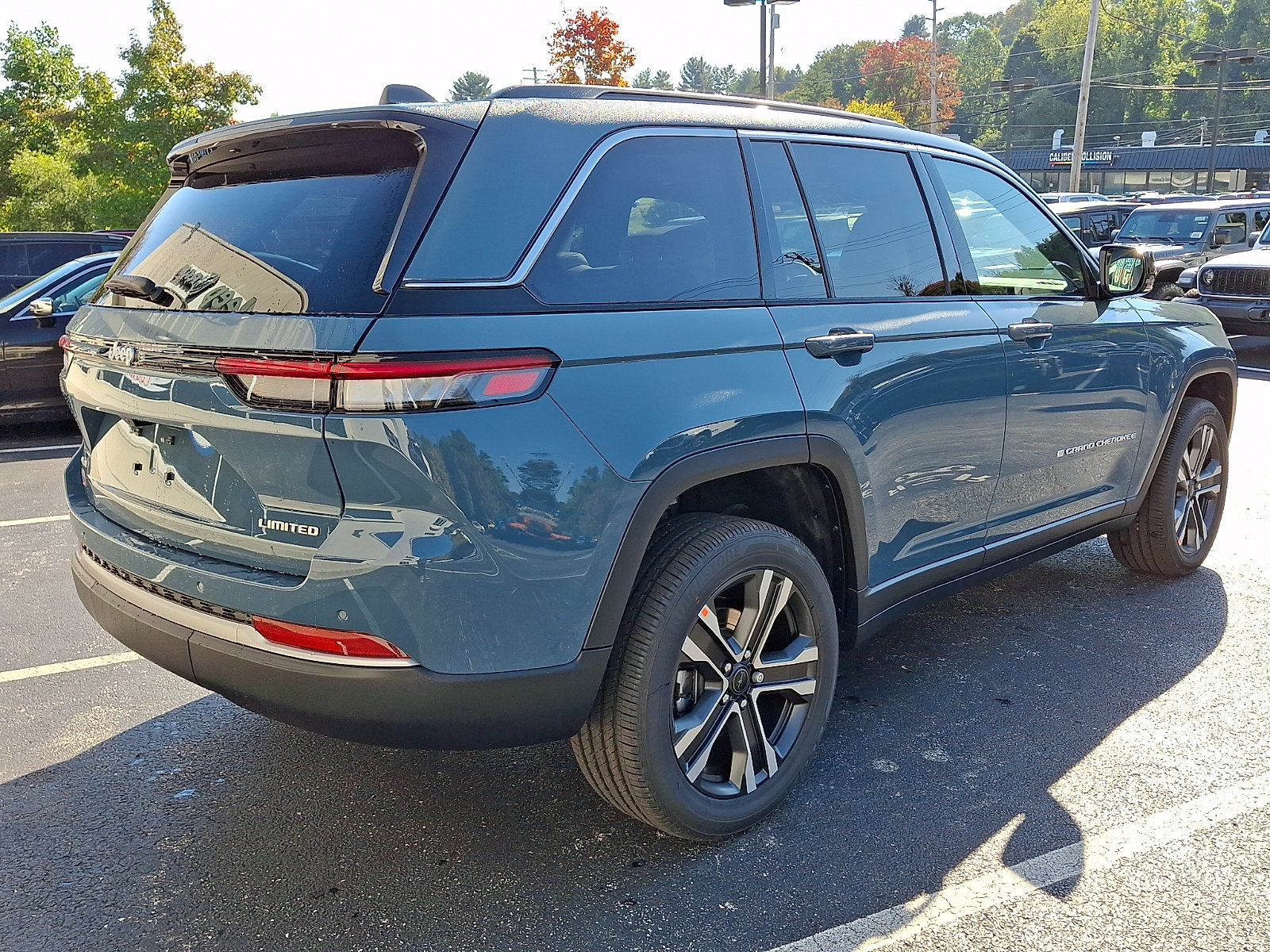 New 2027 Jeep Grand Cherokee Limited AWD/4WD image 3